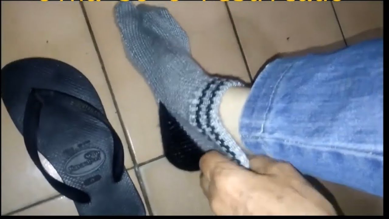 Meia de tricô com dedo.