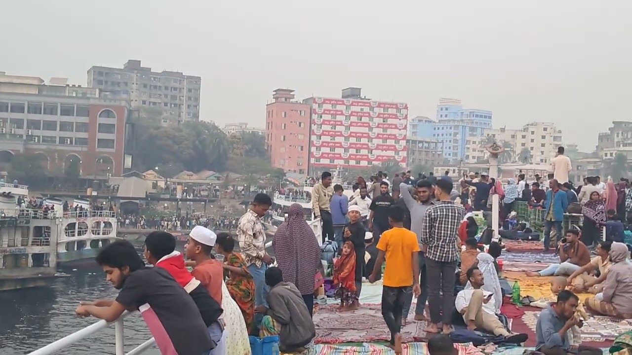 ঢাকা সদরঘাট মানুষের ভীর