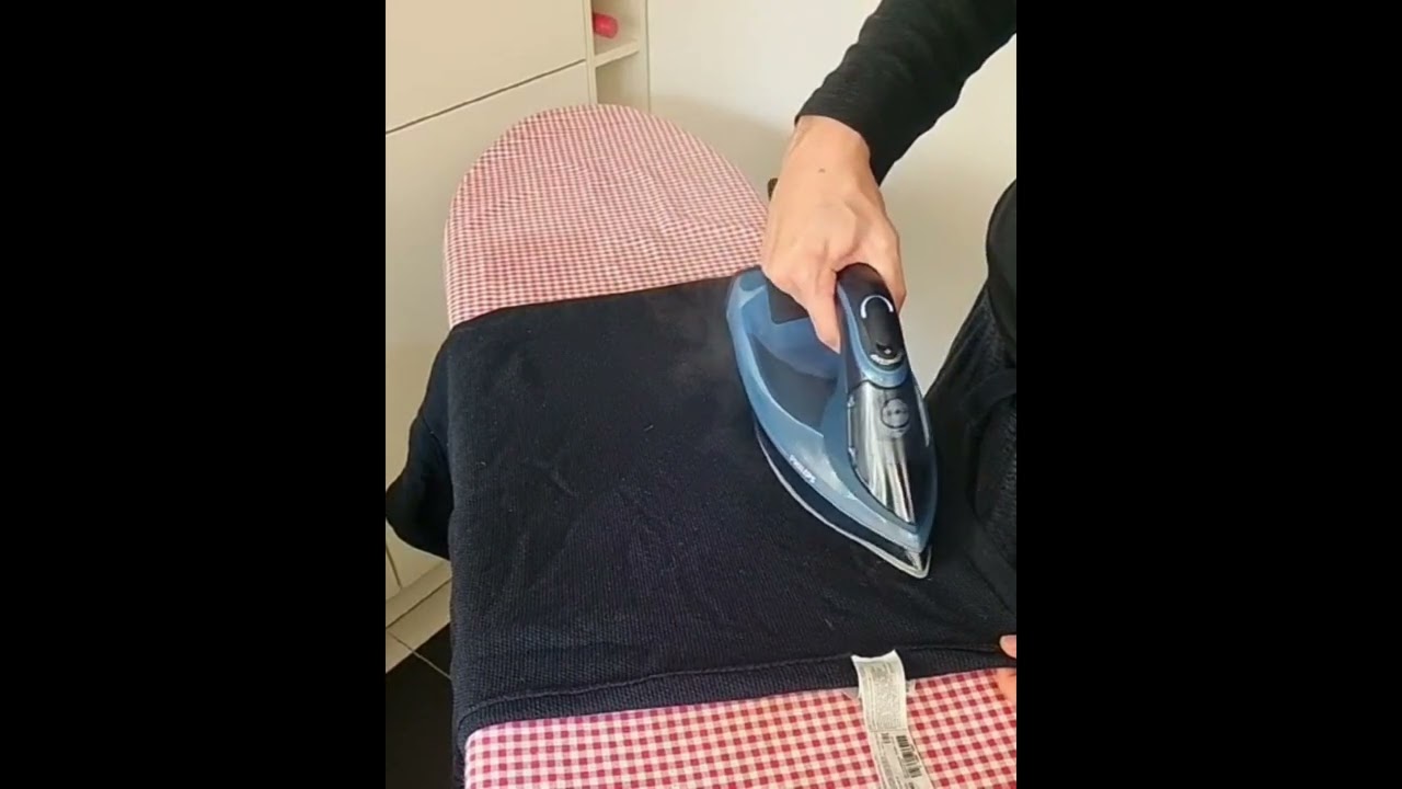 Success of Philips Azur 8000 in 33 second- even my friend who doesn't know how to iron ironed