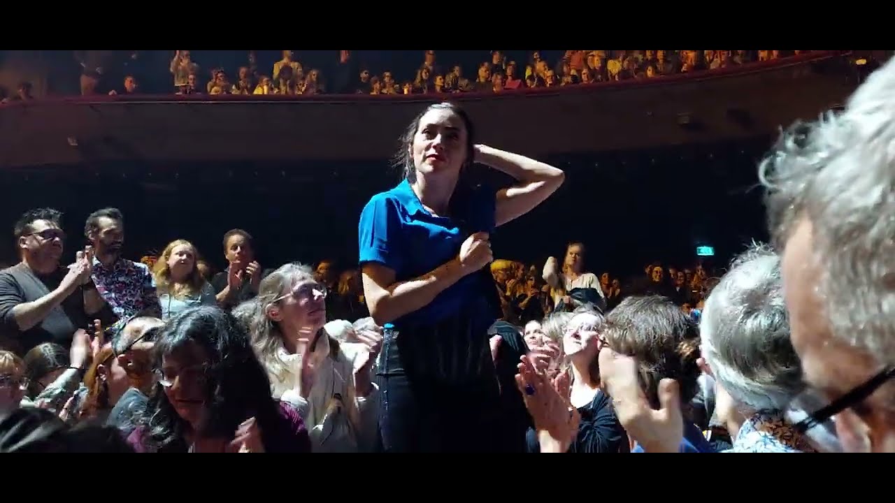 Olivia Ruiz - Live - J'traine des pieds, Remerciements dans le public - Concert L'Olympia 2024