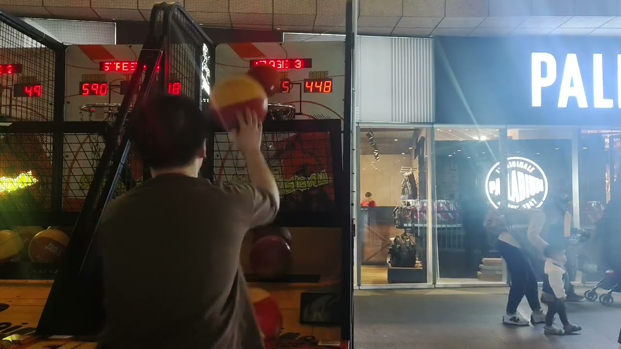 20260228@美麗華廣場yoyo投籃機和@威的魔手頻道雙人7顆🏀接力尾殺700+程度