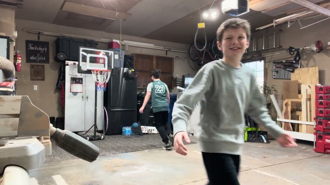 1v1 on the mini hoop (crazy ending). #likeandsubscribe #trending #fyp #viral #basketball 