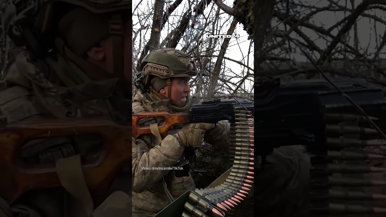 Ukrainian Soldier Opens Fire On Russian Positions With Machine Gun #warinukraine