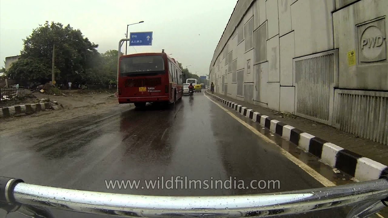 Main public tansport of Delhi: DTC (Delhi Transport Corporation)