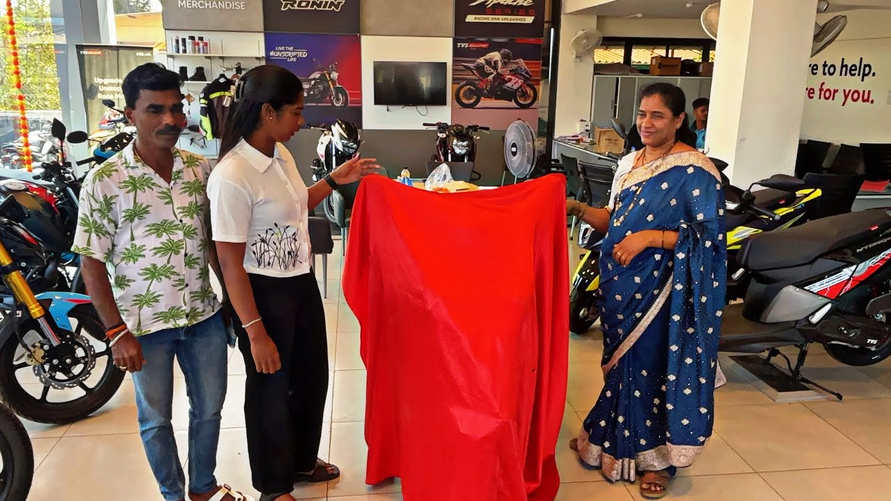 छोट्या भावाचा बाबूचा Birthday 😍 आणि त्याच्यासाठी sepcial Gift 🎁 नवीन गाडी घेतली 😘 #marathi #family 