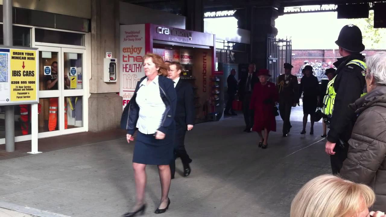 England's Queen takes the train!