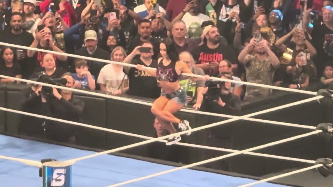AJ Lee returns to WWE full segment Smackdown Sept 5, 2025 Chicago