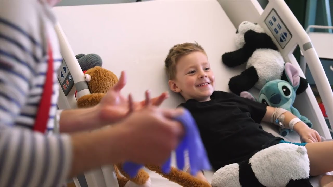 Van tankbeurt naar glimlach: samen een donatie mogelijk voor de Cliniclowns