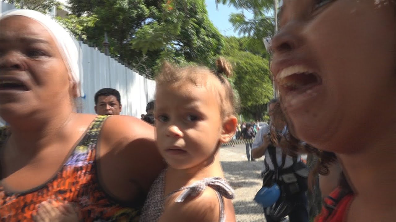 RJ: PM promove violento despejo contra fam&iacute;lias que ocupavam pr&eacute;dio de Eike Batista