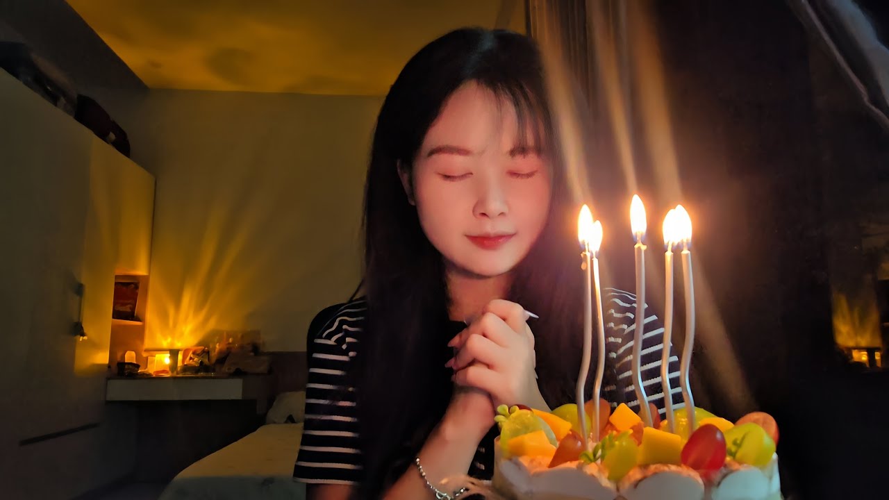 tháng mừi hai...