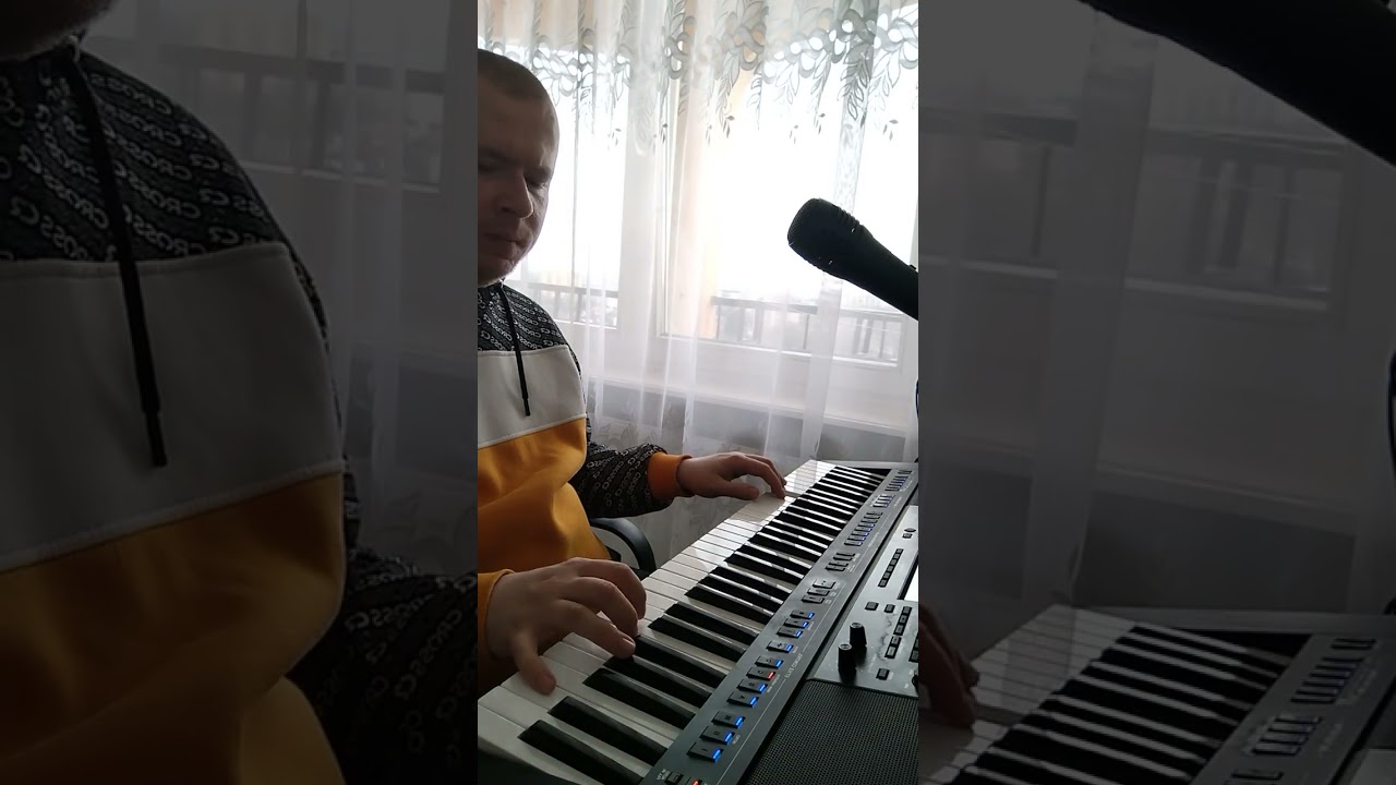 Biała Mewa Yamaha PSR-SX700