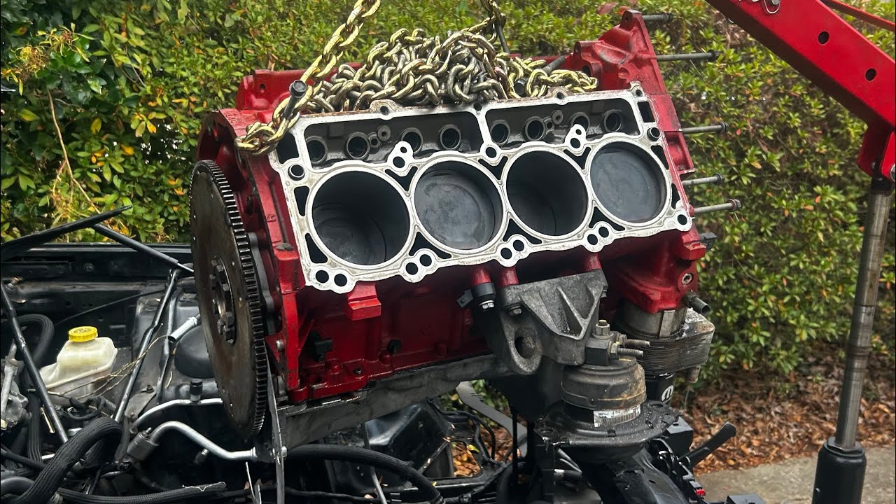 Я наконец-то прикрутил свой кованый блок в свой Charger SRT8.