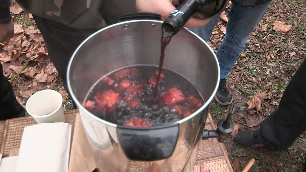 Forraltbort főztek a vasútnál
