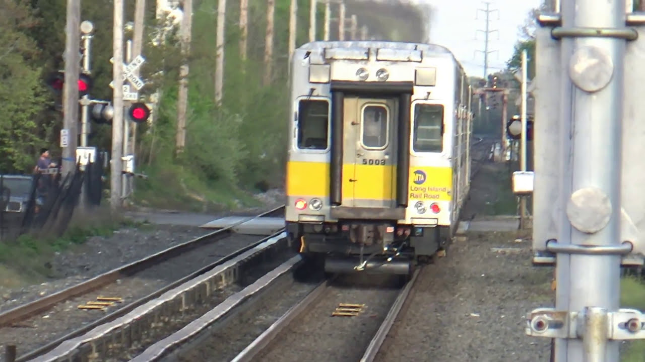 4K LIRR a Sunny Friday Rush Hour in Bethpage