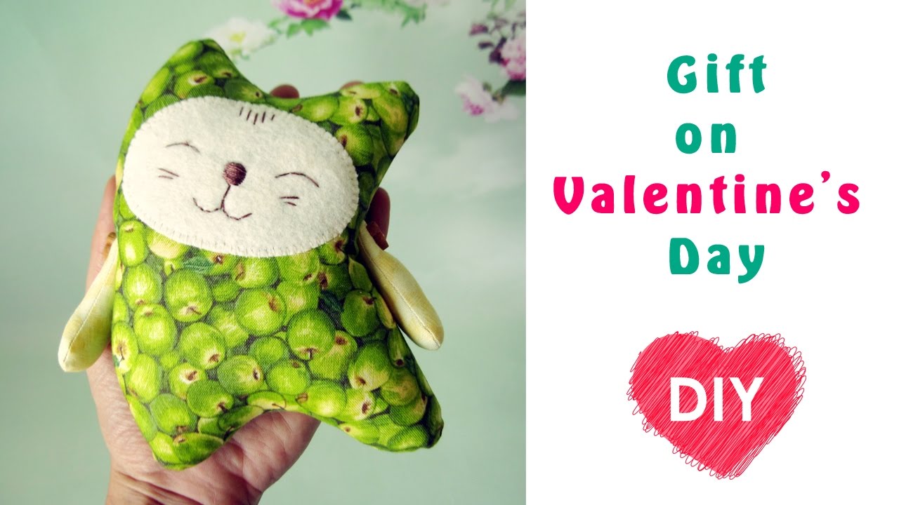 How to sew a cat Valentine's Day. Cute fabric cat with your own hands.