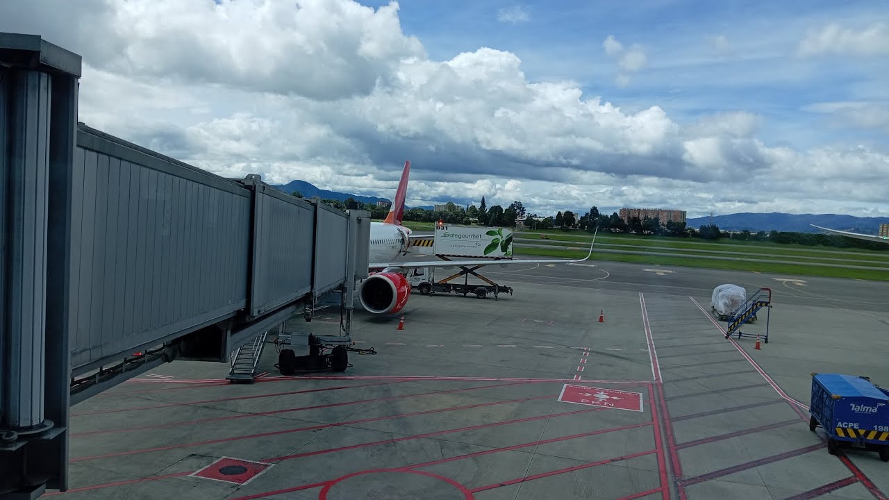 AVIANCA: VUELO AV 383 // SAN SALVADOR (SAL) - BOGOTÁ (BOG) - ATERRIZAJE