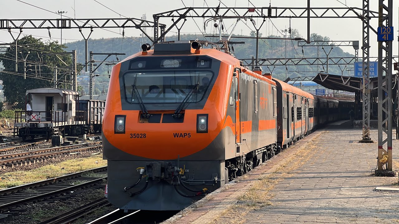 India's First Vande Sadharan Express Train ( Non AC Sleeper & Unreserved Coaches ) Push Pull WAP-5