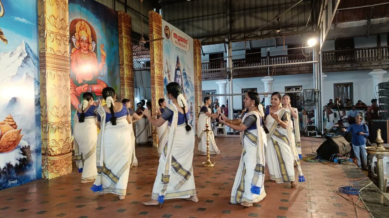 Thiruvathira @ Ettumanoor Mahadeva Temple by @SreemayiPeroor തിരുവാതിര - ഏറ്റുമാനൂർ മഹാദേവക്ഷേത്രം