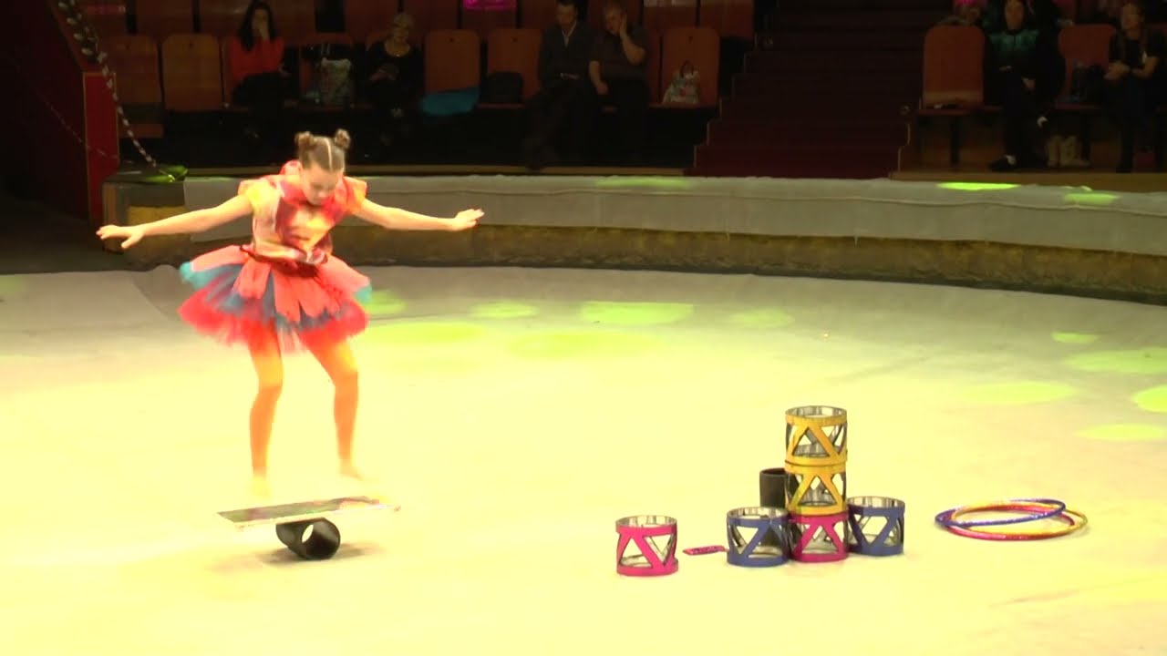 Эквилибр на катушках - 2 / Фестиваль «Звёзды манежа» в Тюменском цирке (2022) FHD