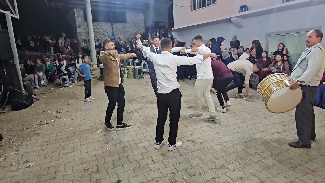 DEMİRCİ'nin ÖREN KÖYÜNDE ZEYNEP ABDÜLKERİM YILDIZ ÇİFTİNİN DÜĞÜN TÖRENİNDEN GÖRÜNTÜLER 21-09-2025 