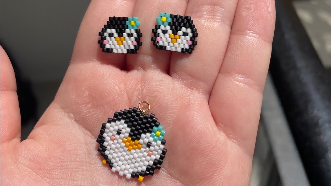 Mini pingüinos en puntada ladrillo con delicas Miyuki🐧