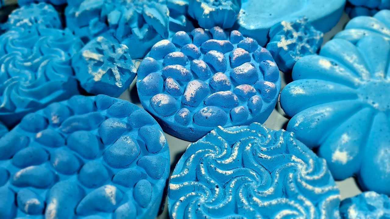 Soft powdery & A little bit damp blue gymchalk reform mini mass crush of big flowers and discs 💎💎💎💎💎