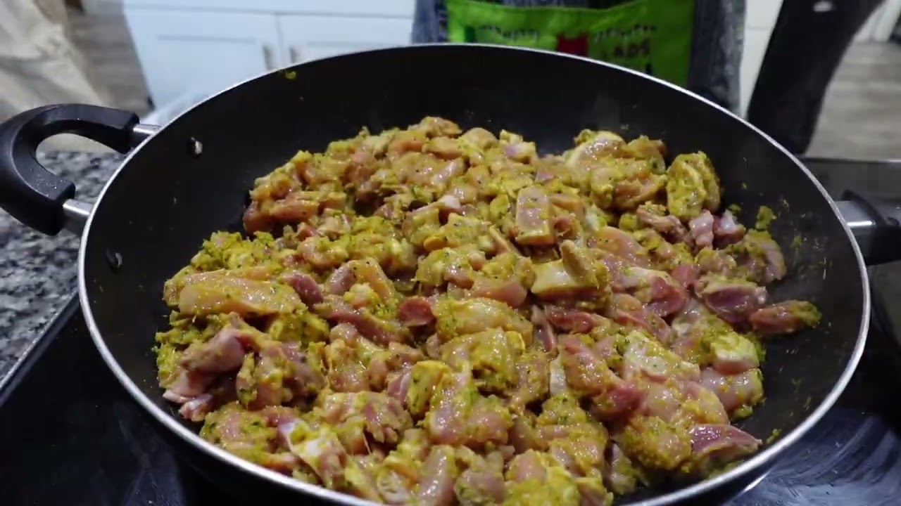 Cha Kreung Sach-mon (Chicken lemongrass stir fried)