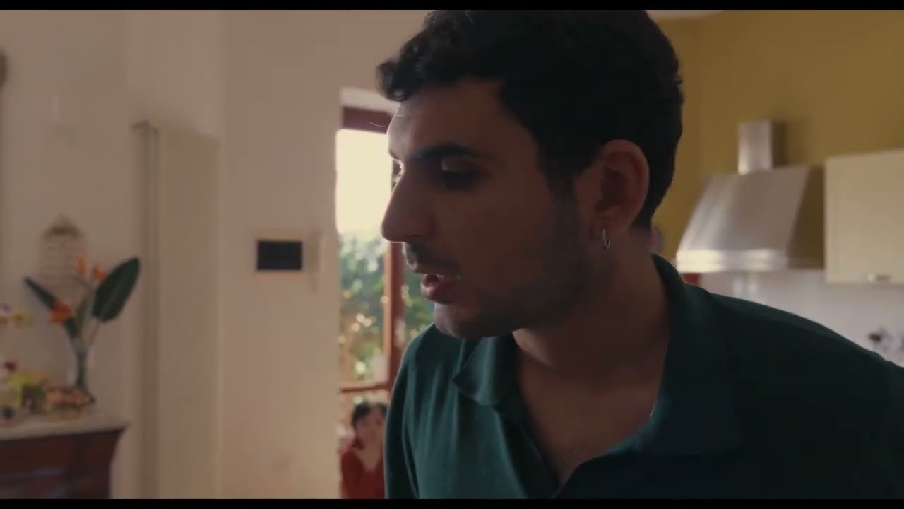 Tienimi presente, film di Alberto Palmiero - Clip: pranzo di famiglia