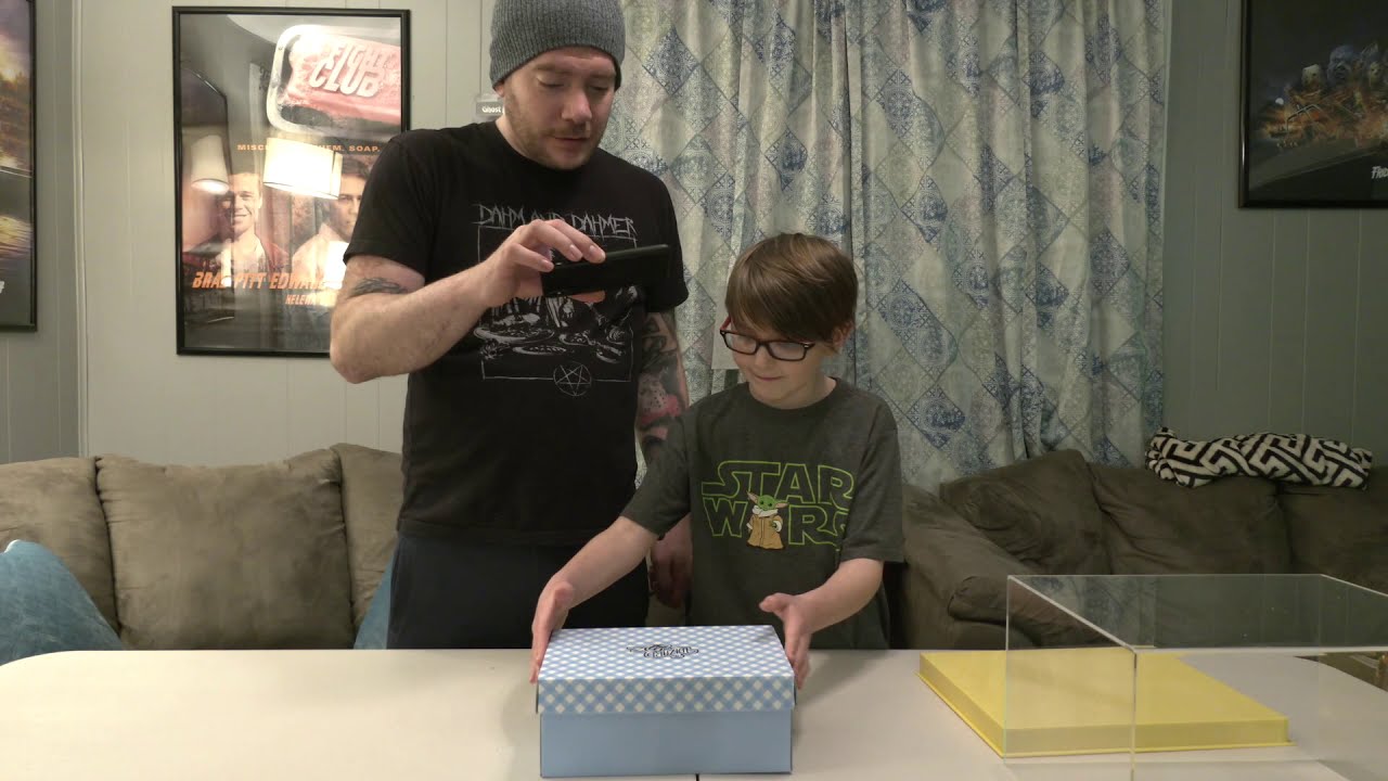 UNBOXING THE WIZARD OF OZ RUBY SLIPPERS REPLICAS BY ICON DESIGN STUDIOS/SIDESHOW HD 1080p