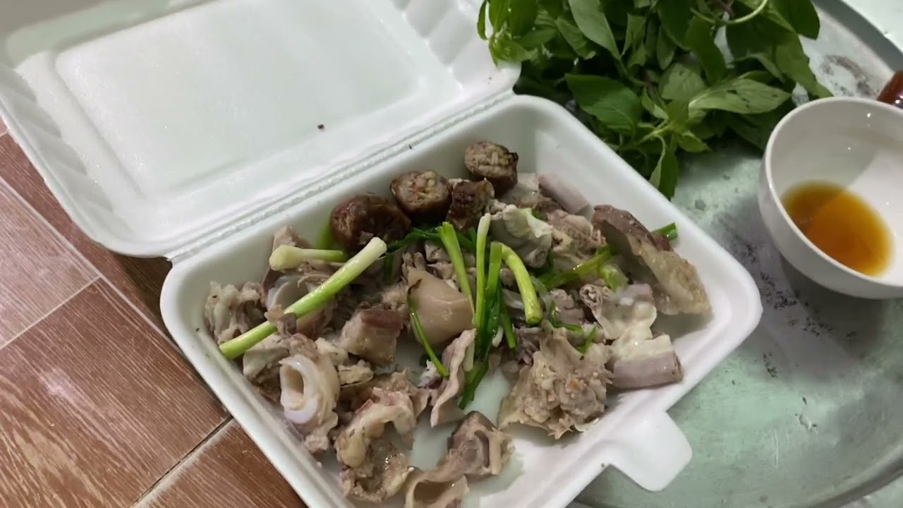 A Cozy Roadside Eatery Full of Flavor