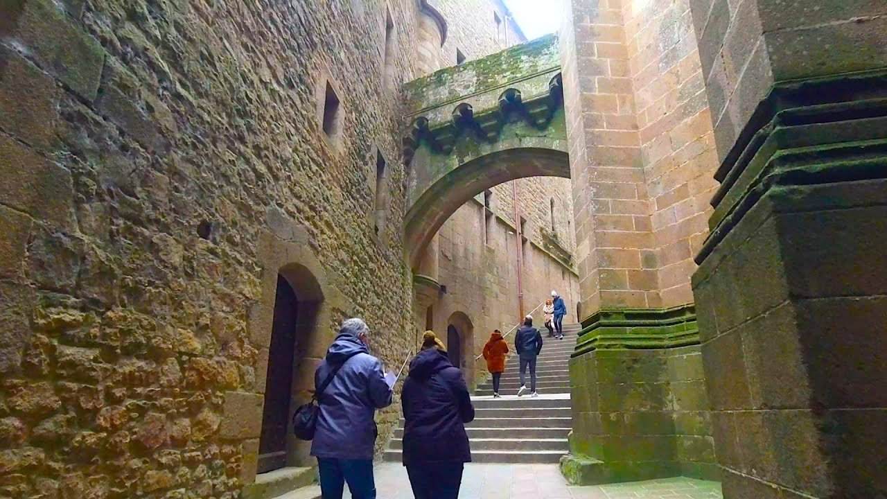 France Walk - Explore the inside of Mont Saint-Michel (モン・サン・ミシェルの中) - 4K