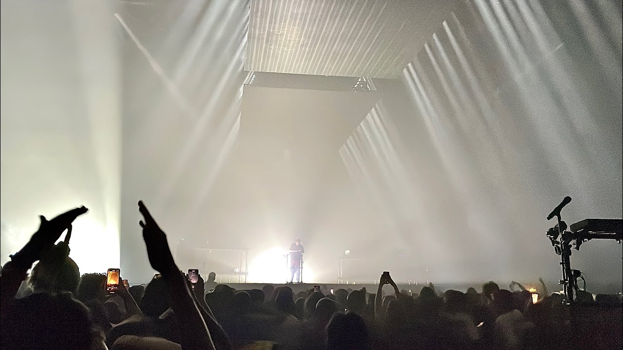 Fred Again.. & Baby Keem - Leave Me Alone Live Zénith Paris La Villette 20.09.2023