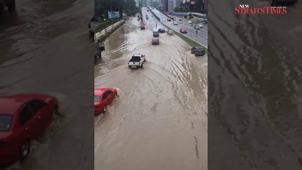 Afternoon torrential rain triggers flash floods, landslides, across Klang Valley