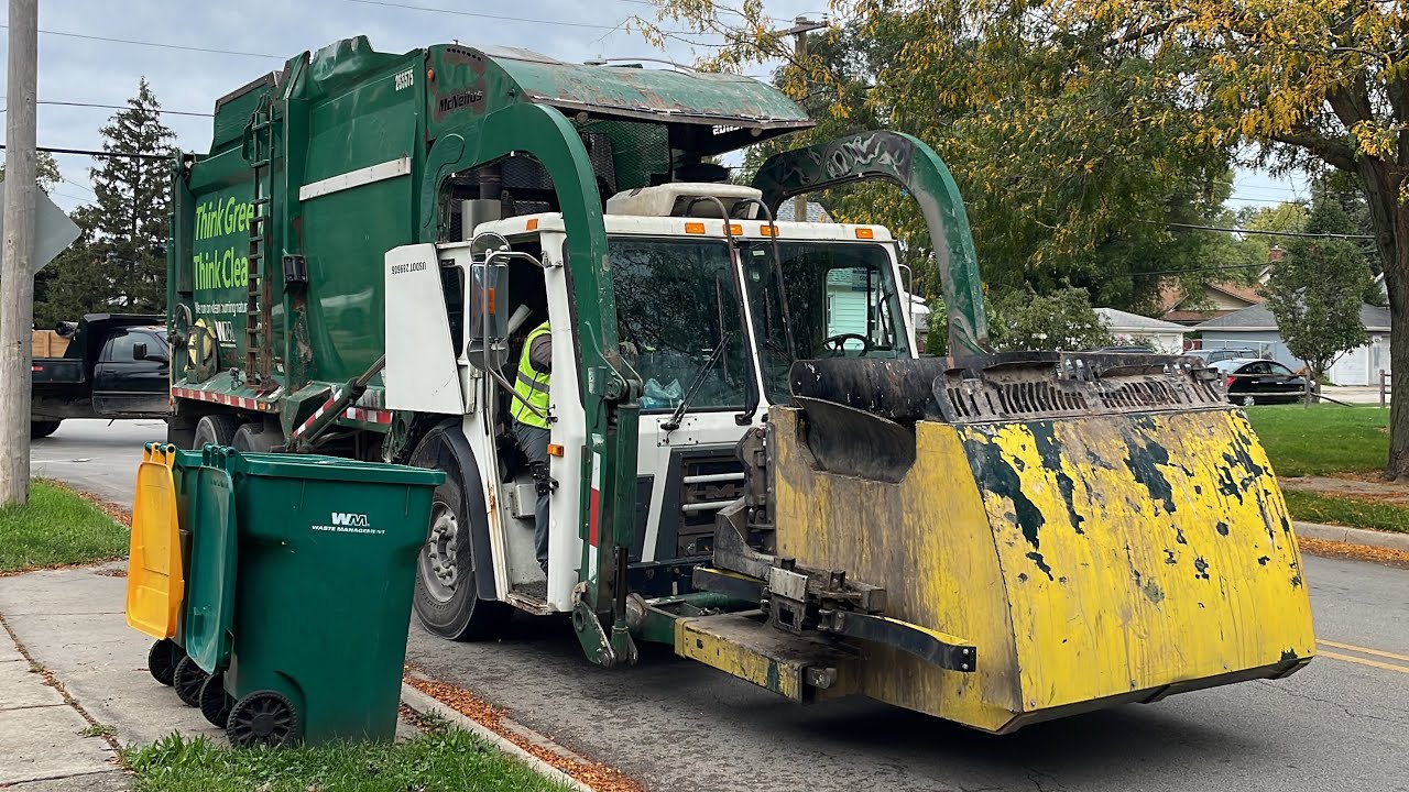 WM Mack LEU Contender Curotto Can Garbage Truck