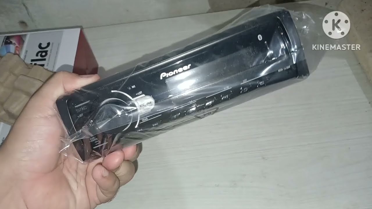 Auto radio pioneer