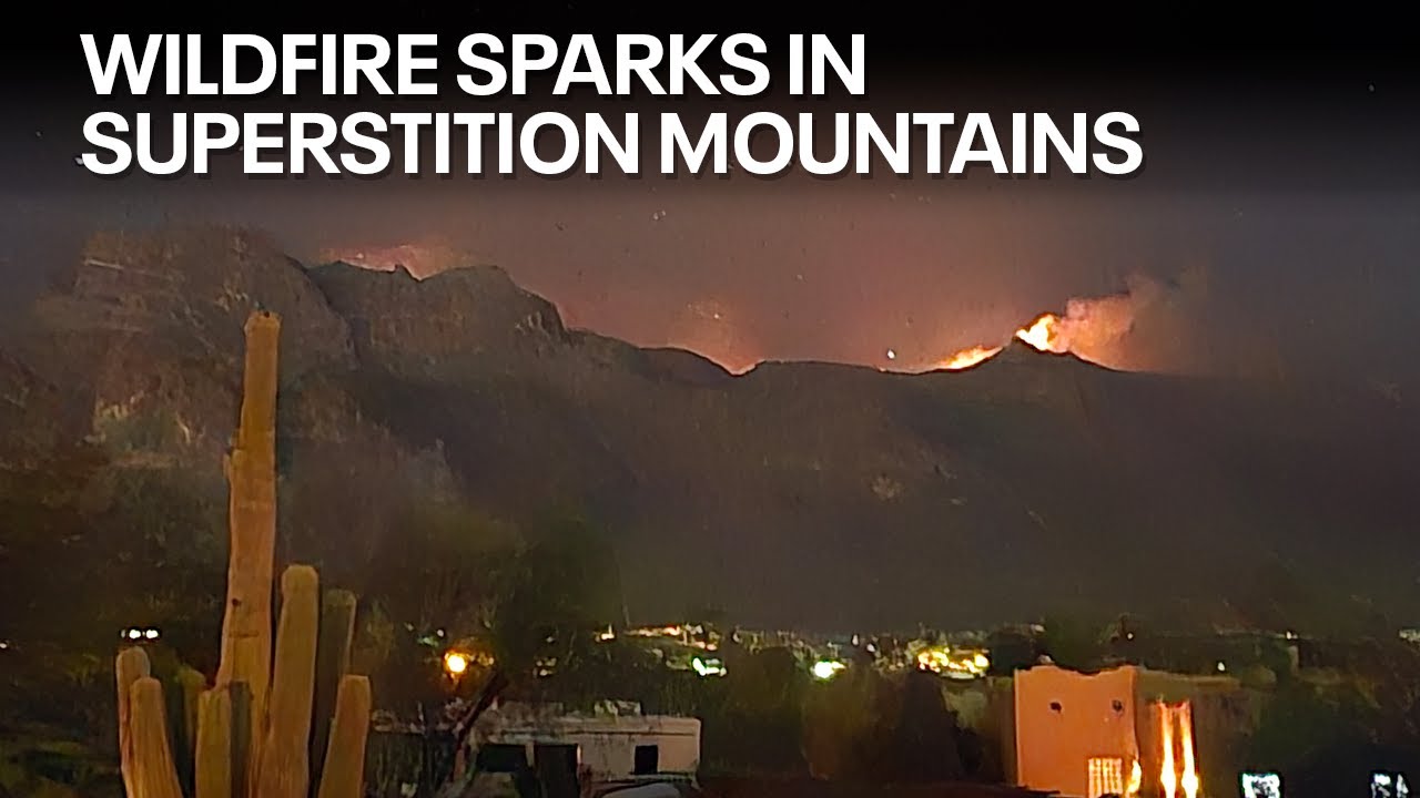 Siphon Fire burning in Superstition Mountains