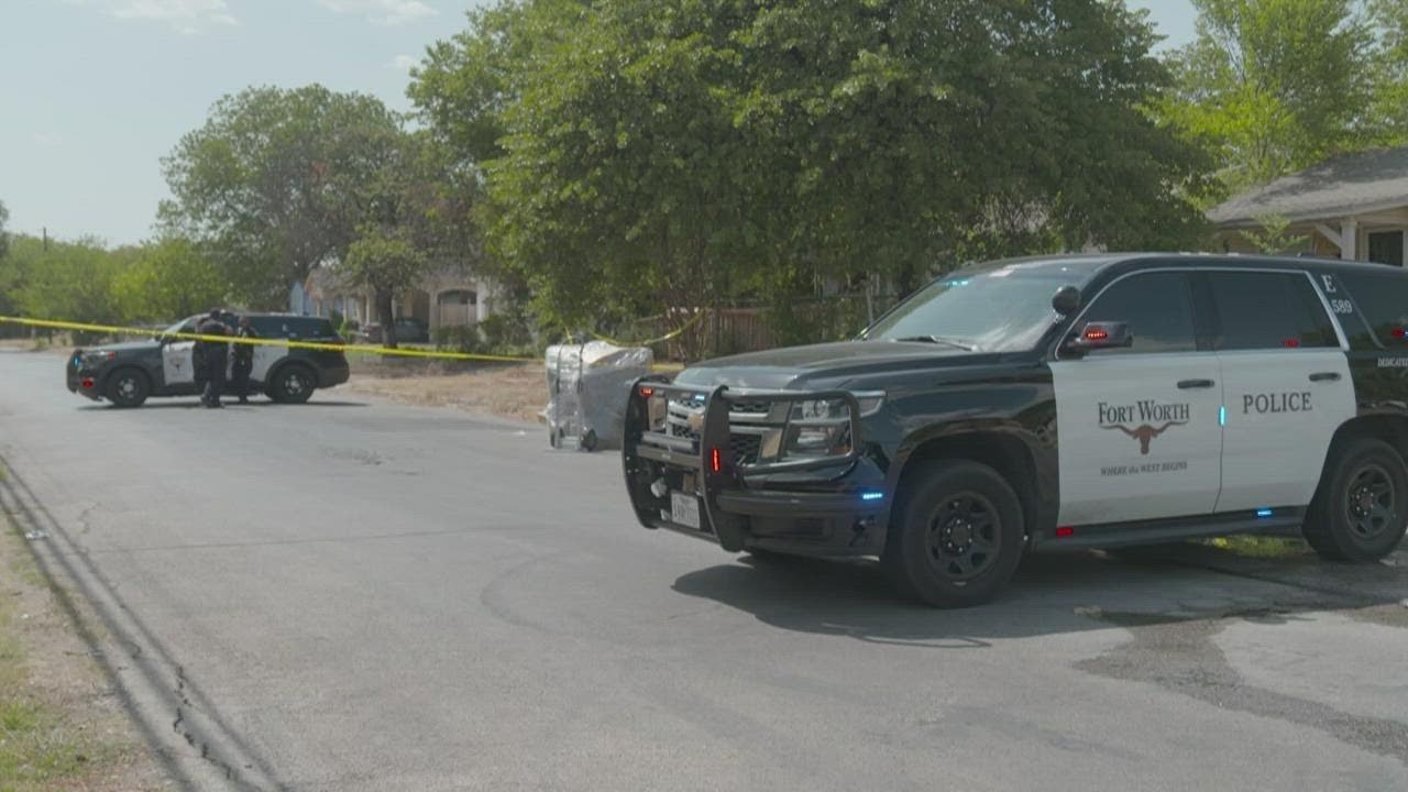 Man killed in Fort Worth furniture company truck robbery; police search for suspect