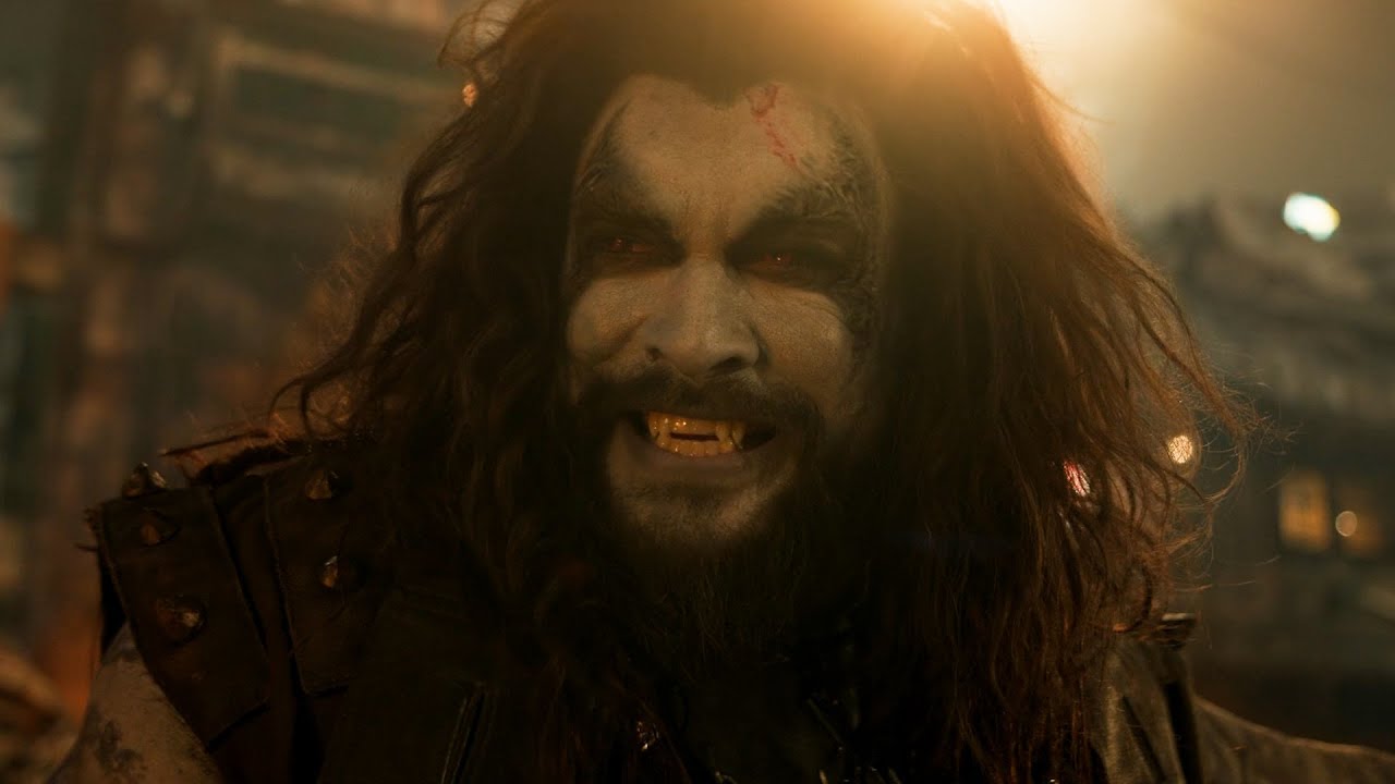 映画『スーパーガール』最新映像　“アクアマン”ジェイソン・モモアが新キャラ・ロボ役でDC復帰