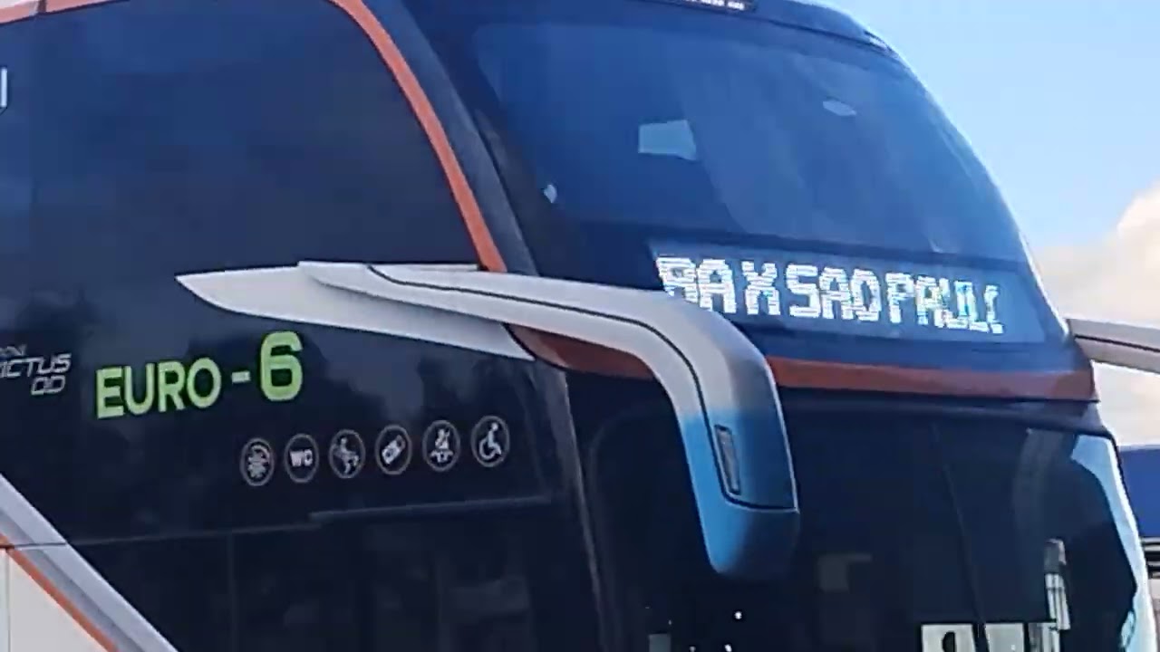 ônibus da viação emtram chegando na pora embarque de passageiro Veja 