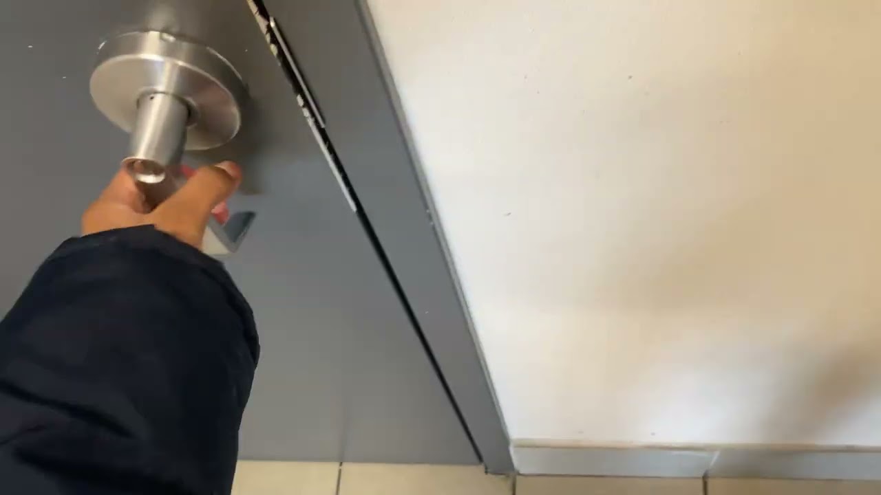 🚽Dunkin Donuts bathroom tour sink and Kohler pressure highline toilet 