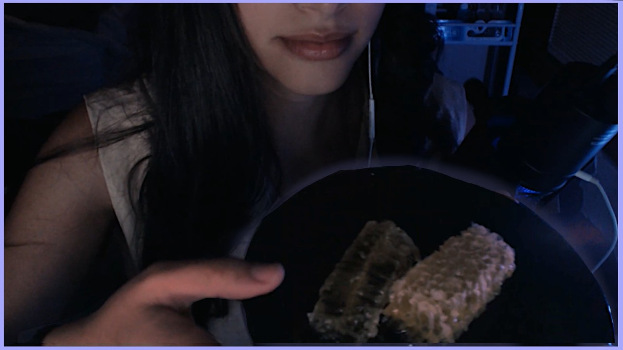 ASMR HONEY EATING - SHORT ASMR - MOUTH NOISES
