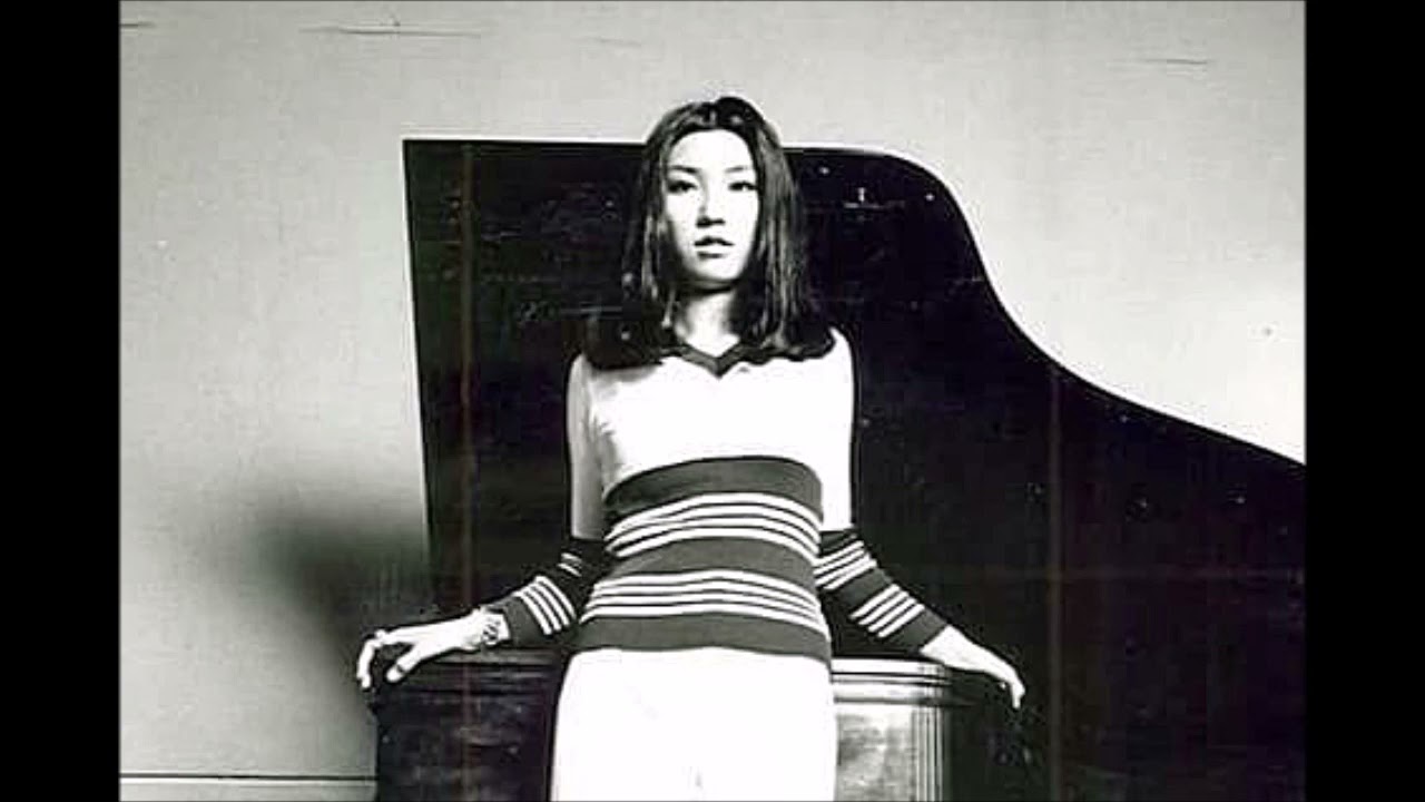 荒井由実 ～ 雨の街を (1976年NHKスタジオにおけるライブ音源) ④