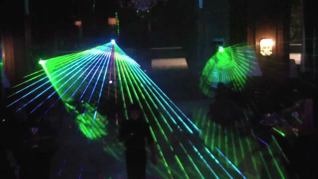 Scenes : Spettacolo Laser di effetti volumetrici sincronizzati a basi audio