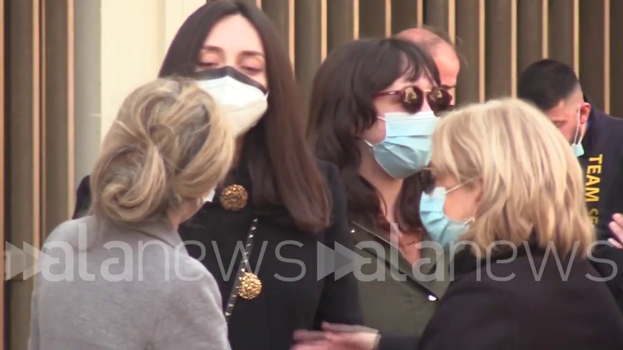 Catrical&agrave;, Lacrime e commozione durante la camera ardente a Roma
