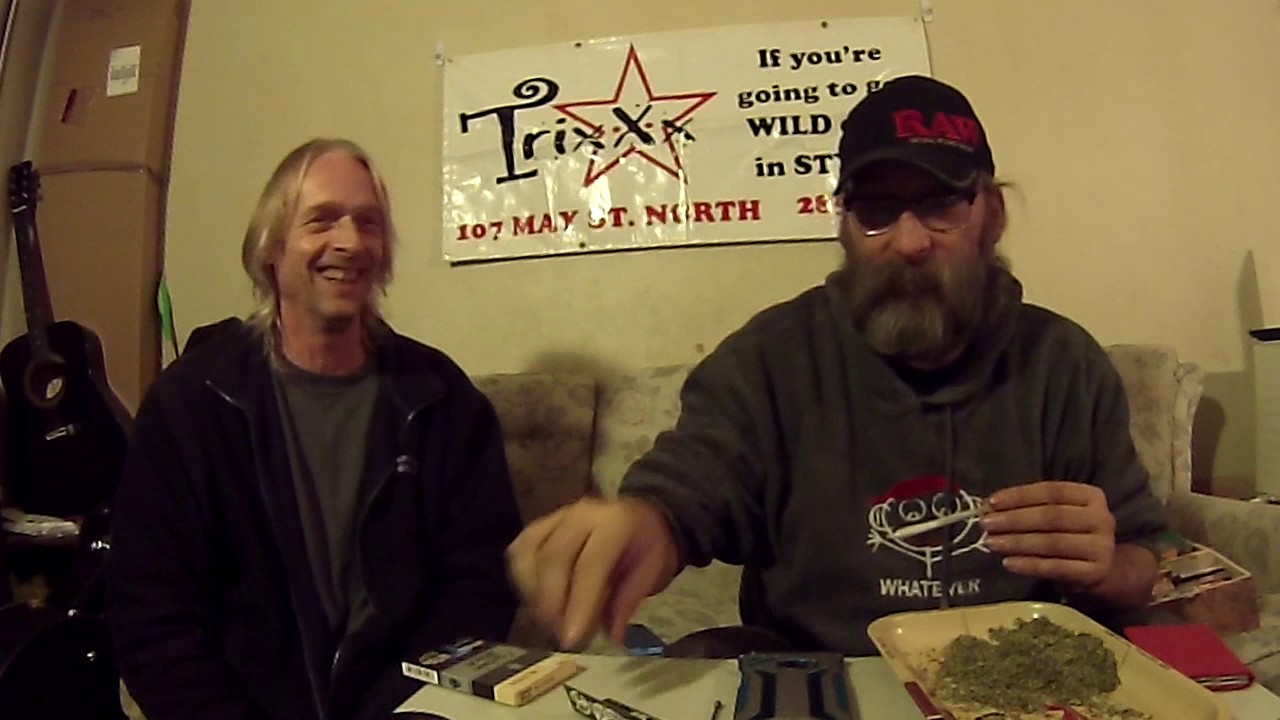 Episode 21 Skunk Brand Skunkalicious Menthol 1 1/4 Rolling Paoer Review