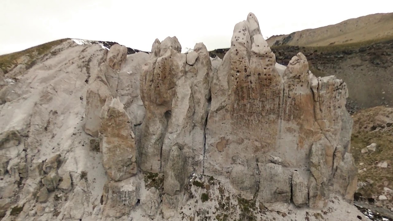 Formaci&oacute;n Rocosa Monjes Blancos, Ruta Internacional CH-115, Chile.