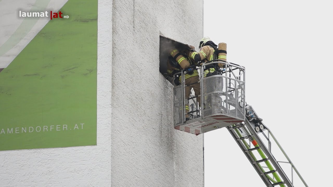 Silobrand: Neun Feuerwehren bei Brand bei Tischlerei in Hohenzell im Einsatz