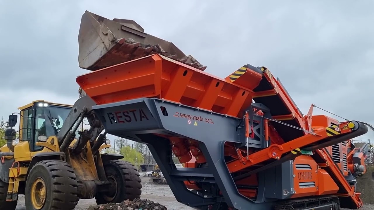 Mobilní drtící jednotka RESTA OH3RS s podvěšeným třídičem