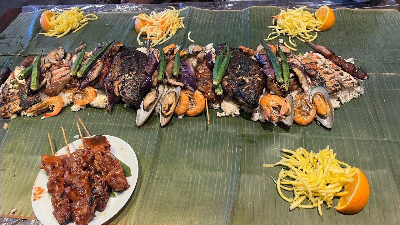 Boodle fight in Tinuno | Exchange gifts | Pearl's Thing
