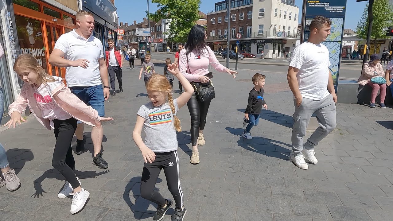 HARROW, Station Road, Sunny Sunday Afternoon in May / London HA1 – N058 [4K]